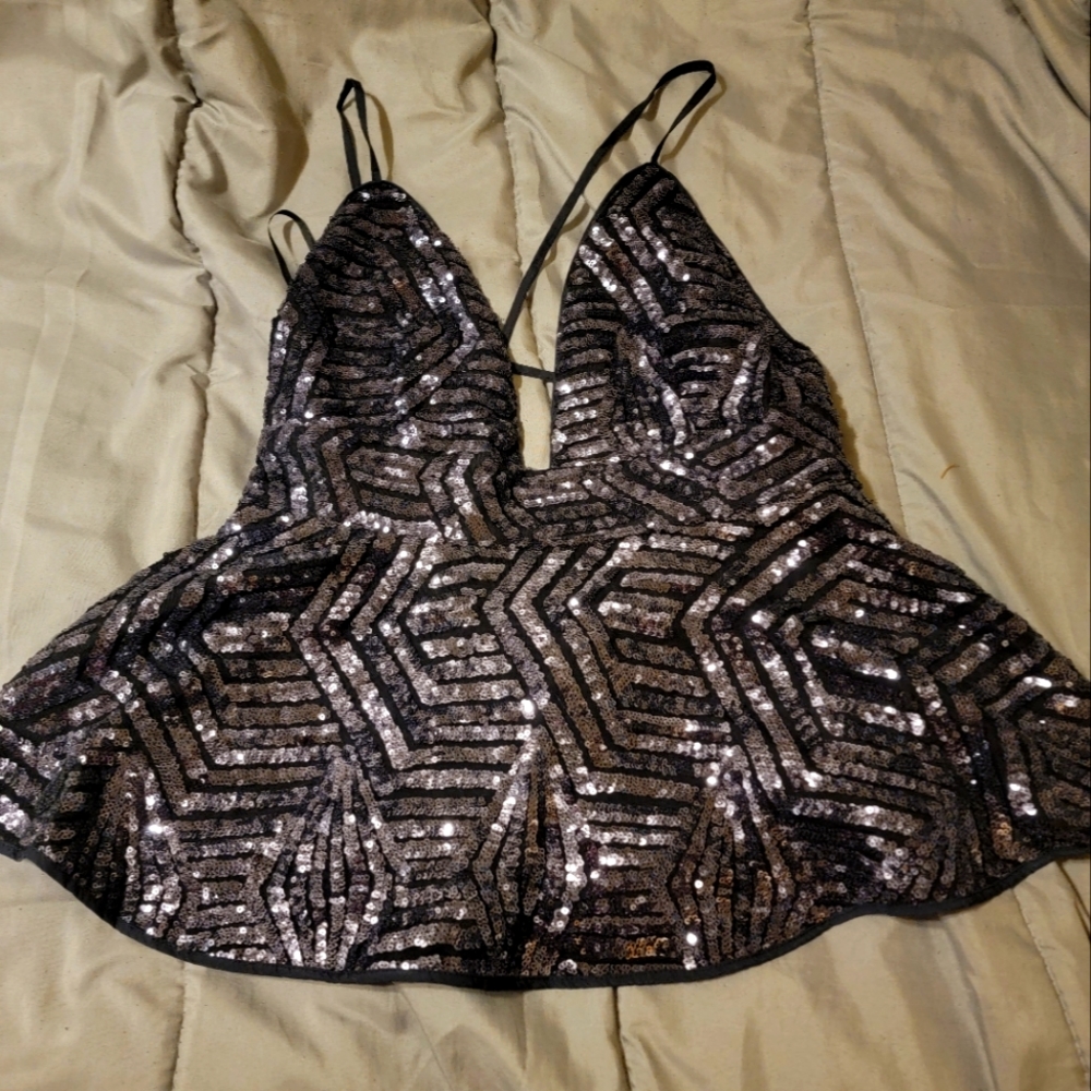 Forever 21 Peplum Botton Sequin Top in Charcoal Gray size l (Backless)